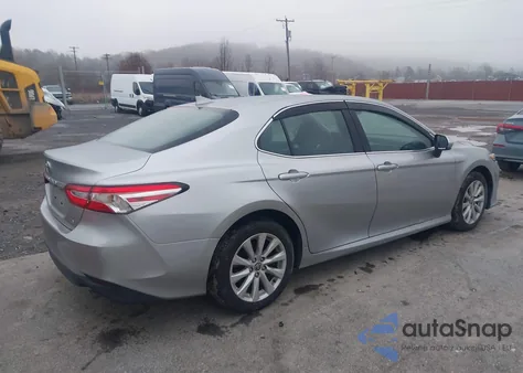 2020 Toyota Camry Le z USA, uszkodzony, nr VIN 4T1C11AK1LU990276